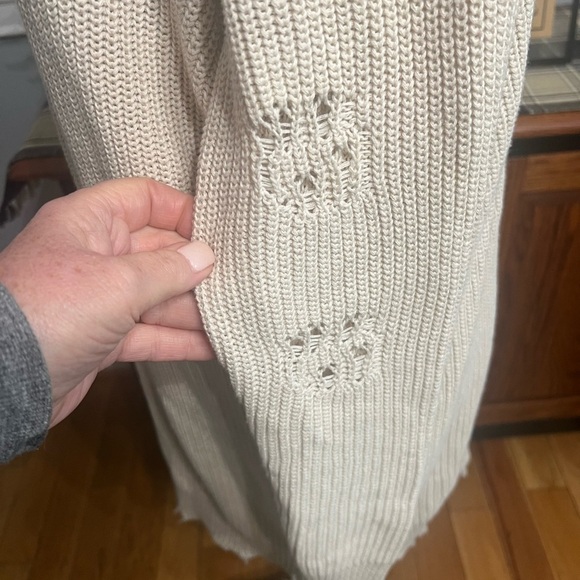 Vintage Havana Women’s Cold Shoulder Distressed Sweater - Picture 6 of 9